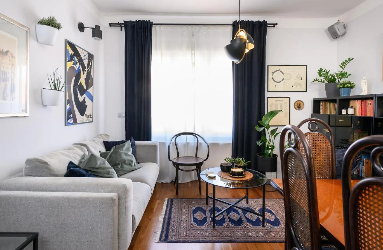 Designer Two-Bedroom Apartment Split 0*,